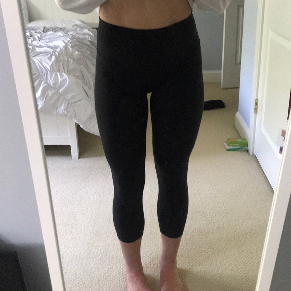 Black Lululemon align cropped leggings